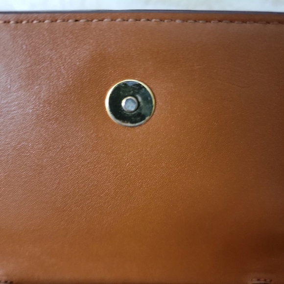 Lauren Ralph Lauren Newbury Kaelyn Leather Wallet Crossbody - Picture 6 of 11